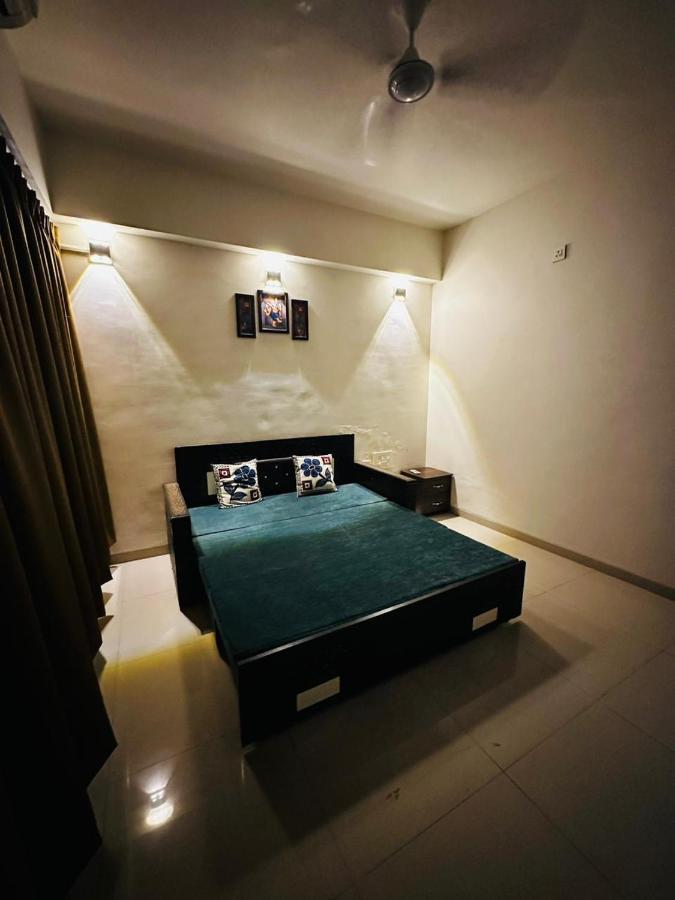River Front Property Ahmedabad Buitenkant foto
